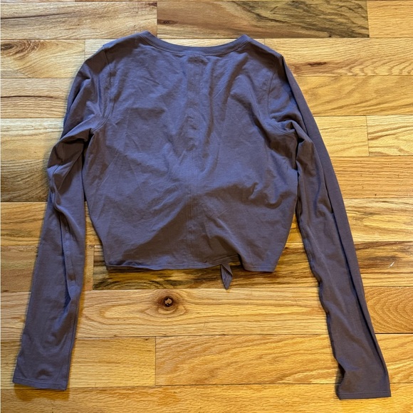 Lululemon Long Sleeve Crop Size 8 - Picture 2 of 4
